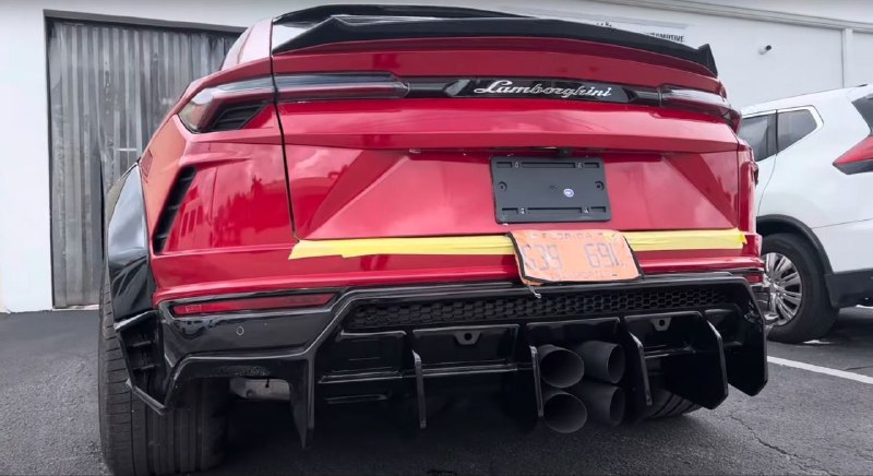 Показали шестиколёсный Lamborghini Urus 5