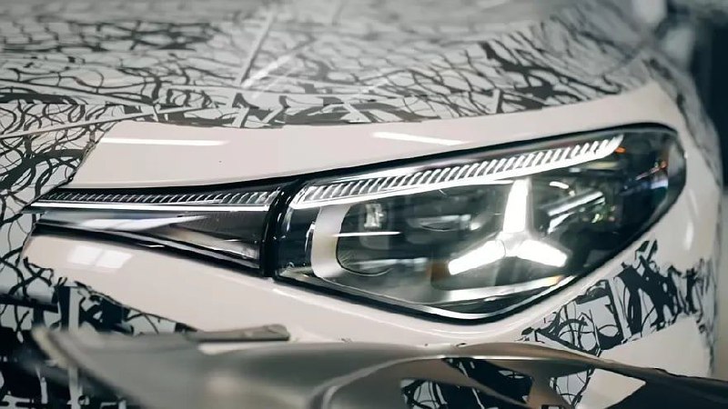 Компания Mercedes-Benz опубликовала фото нового CLA 4