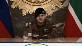 Рамзан Кадыров на фоне новостей о ДТП с участием его сына опубликовал видос с совещания, которое прошло под руководством Адама Кадырова.Метаданные видео показывают, что сам видеофайл был создан два дня назад.В публикации главы Чечни говорится, что Адам в п