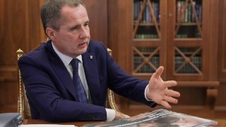 РБК: экс-губернатора Белгородской области отправят в АбхазиюБывший губернатор Белгородской области Вячеслав Гладков в скором времени будет назначен послом России в Абхазии, пишет РБК со ссылкой на источник, близкий к администрации президента. Среди вариант