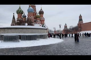 «Путин, выходи». Акционист Павел Крисевич провел акцию на Красной площадиХудожник, одетый в белое кимоно, прокричал «Путин, выходи», стоя на Лобном месте. Об этом говорится в его телеграм-канале. О задержании Крисевича не сообщалось. Он отвечал на коммента