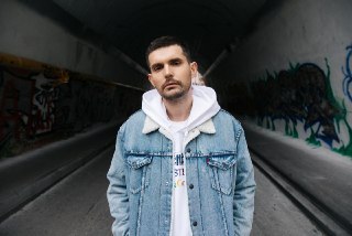 Против Noize MC* возбудили дело об оправдании терроризма. По версии прокуратуры, на концертах в 2023 и 2024 годах за пределами России Иван Алексеев публично оправдывал террористическую идеологию и положительно высказывался о террористической организации.*П