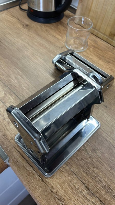 ручную машинку для раскатки теста + насадка — фото 1