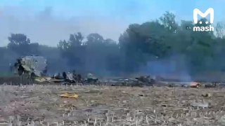 Украинский военный истребитель МиГ-29 потерпел крушение в Хмельницкой области. Со слов местных из села Москалевка, сначала они слышали пролет самолёта, а после — мощный взрыв.❗ Не грузятся фото и видео? Читайте нас в MAX