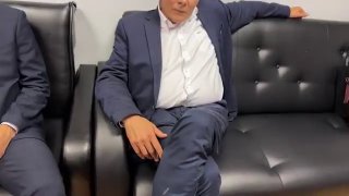Повышение НДС и запрет вывесок на иностранных языках — это законы, которые улучшили жизнь россиян, заявил вице-спикер Госдумы Петр Толстой.Член КПРФ Николай Бондаренко попросил Толстого назвать «три крутых закона», инициированных «Единой Россией», «которые