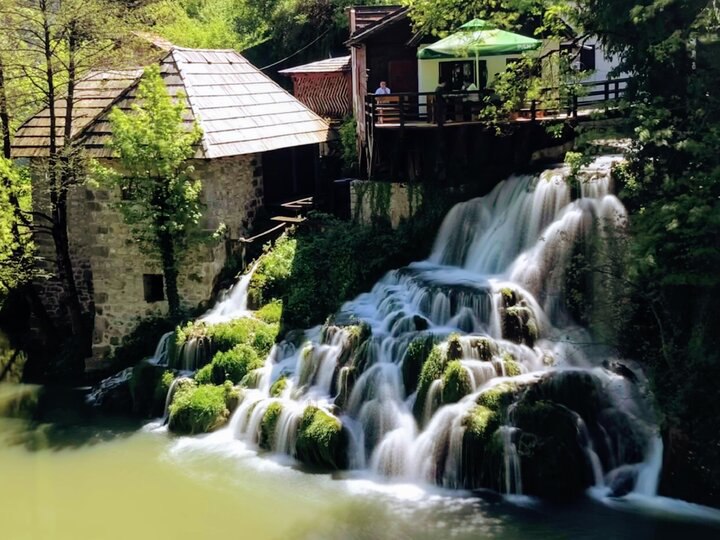 【克羅埃西亞】水車村Rastoke｜被水流包圍的小鎮。Petro烤鱒魚經典美味。悠閒一日遊推薦