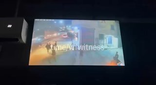 ️🇸🇾 צילומי טלוויזיה במעגל סגור תופסים את הרגע שבו כוחות הביטחון הסורים פשטו על ביתו של הפעיל אסד דנדון בא…