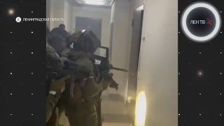 סגן וסבולוז'סק האשים עמית בניסיון לדקור אותו בבטנו. בבתי יאנינו, אספקת החשמל שוחזרה למשך יומיים לאחר התקיפה…