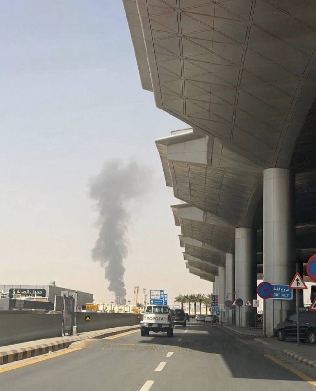 —️🇸🇦/🇾🇪 New: Footage from Riyadh International Airport shows direct hits by Yemeni ballistic missiles