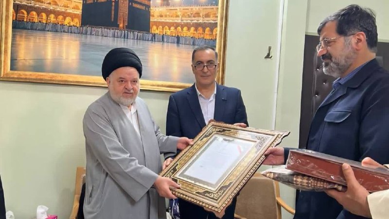 اخبار قم: دیدار معاون رئیس‌جمهور با خانواده شهید خطیب 🔹️معاون رئیس‌جمهور و رئیس بنیاد شهید و امور ایثارگران کشور، در ادامه سفر یک‌