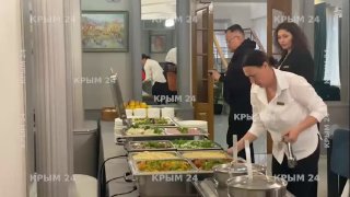 מרק ריחני ומאפים טריים: הוכן מזנון לתושבי אליושקי המפונים בנקודת הלינה הזמנית הוכשר להגעות חדר נפרד בו מוגש…