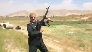 סרטון הירי של מוחמד פאקפור, המפקד העליון של משמרות המהפכה לשעבר והמפקד העליון של כוח היבשה של משמרות המהפכה…