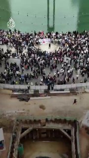 הפגנות מסיביות באינדונזיה בתגובה להידרדרות התנאים הכלכליים מאות אזרחים אינדונזים מחו נגד תנאי החיים הכאוטיי…