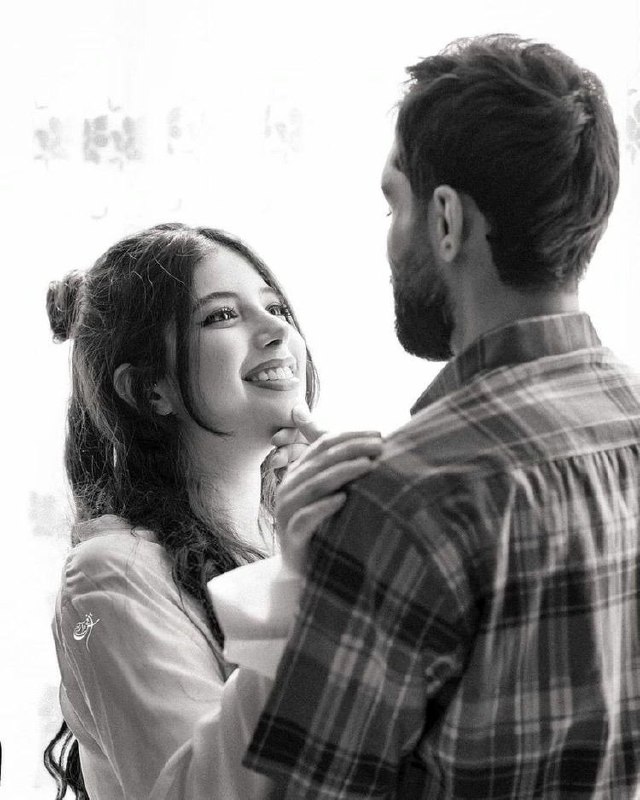 #شعروادب: ♥️"عشق"یعنی بودنت حال مرا ،دیوانه کند*♥️عشق یعنیرفتنت"قلب "مرا تنها کند *♥️عشق یعنیانقدر "مست"تو باشم ماه من*♥️"قصه عشقت