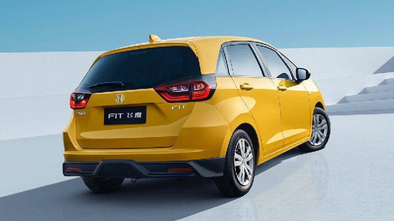 Новая Honda Fit в Китае вышла в обновлённой версии — цена начинается от 700 ТЫСЯЧ рублей. 3
