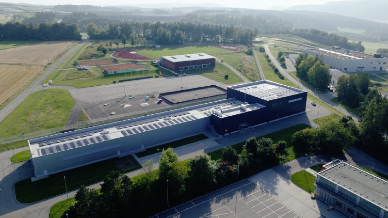 Mercedes-Benz открыл центр тестов светотехники 4