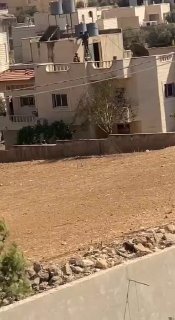 דחוף: כוחות הכיבוש ממשיכים לפתוח במערכה מאסיבית של פשיטות על בתים בעיירה אל-דהריה, דרומית לחברון.
