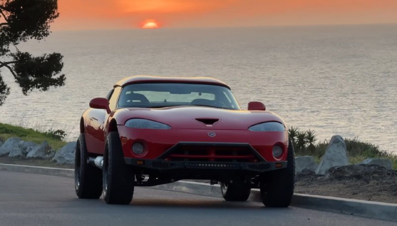 Культовый Dodge Viper RT-10 превратили в внедорожник 5