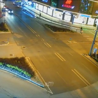 רוכב האופנוע שהתנגש במכונית בדוצ'ה נכנס לרכב דרך השמשה.