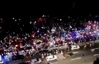 תושבי ונצואלה יוצאים לרחובות בדרישה לדמוקרטיה ושליטה על משאבי הנפט מספר גדול של ונצואלה יוצאים לרחובות ודור…
