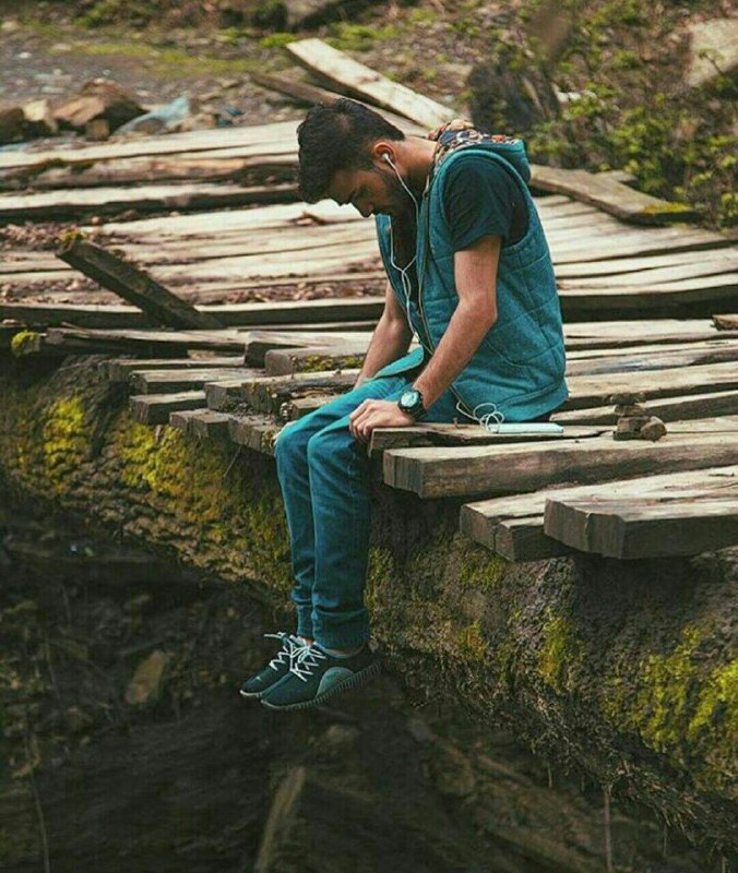 متن💞 شعر 💞دلنوشته: سودای تو از سرم به در مینرودنقشت ز برابر نظر مینرودافسوس که در پای تو ای سرو روانسر میرود و بیتو به سر مینرود👤سعدی💜