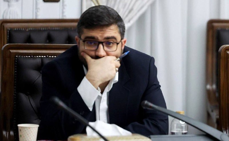 باران کویر: 🔻سقاب، معاون پزشکیان: هر دو جناح سیاسی کشور در قاچاق سوخت دست دارند و اگر بخواهم دکان آنها را تعطیل کنم، شیشه‌هایم را خر