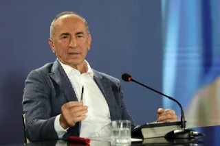 В Армении задержали бывшего президента страны Роберта Кочаряна.Главу оппозиционного блока «Армения», бывшего президента страны Роберта Кочаряна доставили в Антикоррупционный комитет. Антикоррупционный комитет подтвердил информацию, отметив, что в домах Коч