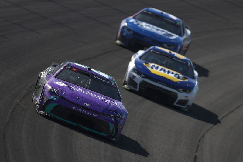 Гонка или массовый разбор полётов? По данным иностранных СМИ, этап NASCAR Cup в Мичигане сегодня пре 6
