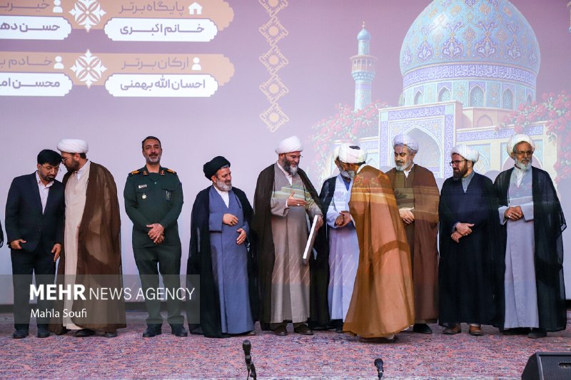 خبرگزاری مهر: 📸 سفر رئیس سازمان تبلیغات اسلامی به اراک🔺 حجتالاسلام محمد قمی، رئیس سازمان تبلیغات اسلامی، در سفر به اراک با بانوان فره