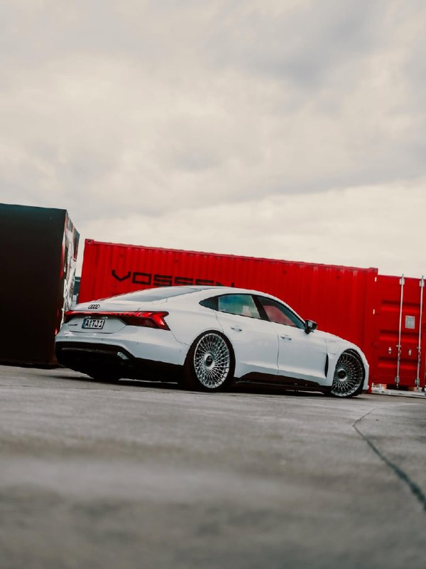 Audi E-Tron GT на дисках Vossen S21-11T с матовым глянцевым прозрачным покрытием. 8
