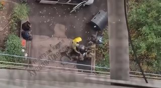 באודסה, קבוצה של עובדי TCC גייסה בכוח שליח, וגררה אותו לאוטובוס בכפר קוטובסקוגו, - ציבורים מקומיים