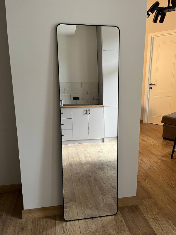 Продаю вертикальное зеркало, есть ножка — фото 1