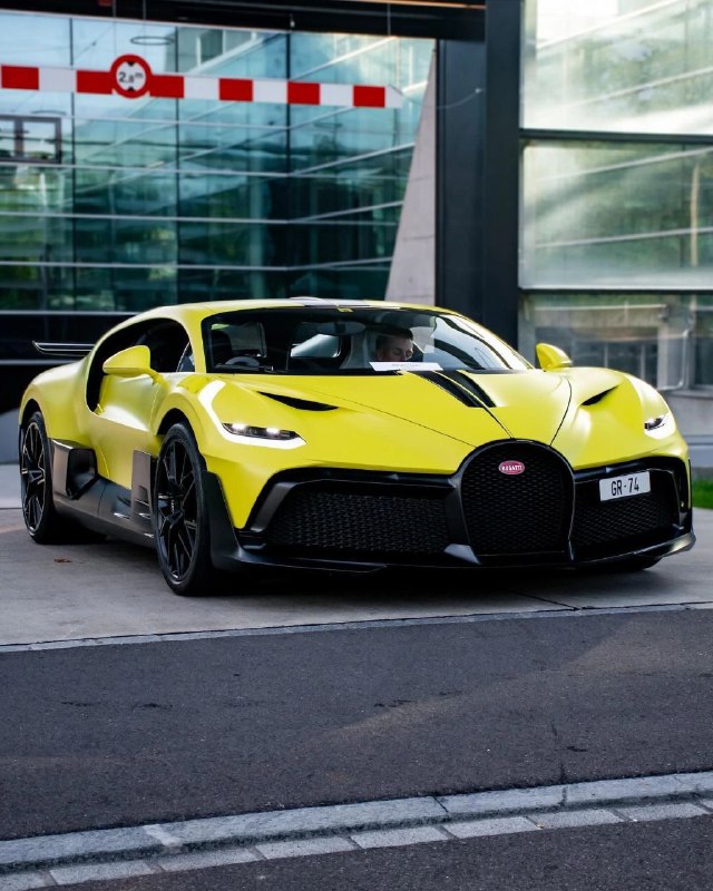 Bugatti Divo (1 из 40)