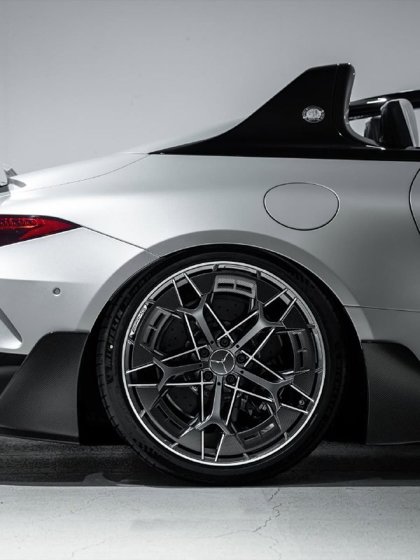 Mercedes-AMG PureSpeed 4.0-L V8 BITURBO €1M 3