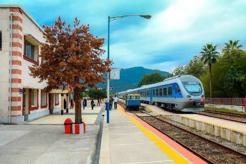 راه آهن ایران: 🌲🌳بریم برا تماشای جنگل های سرسبز ... 📌 ایستگاه راه آهن شیرگاه 📸 اصغر درزی 🌍 کانال راه آهن ایران ✅ @RaiLir🇮🇷 ایستگاه راه