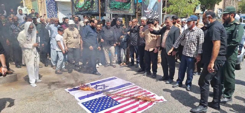 صدای تایباد: 🟣 مسجدی‌های تایباد در روز جهانی مسجد؛ پرچم آمریکا و اسرائیل به آتش خشم مردم افتاد🔹 هم‌زمان با روز جهانی مسجد، نمازگزاران