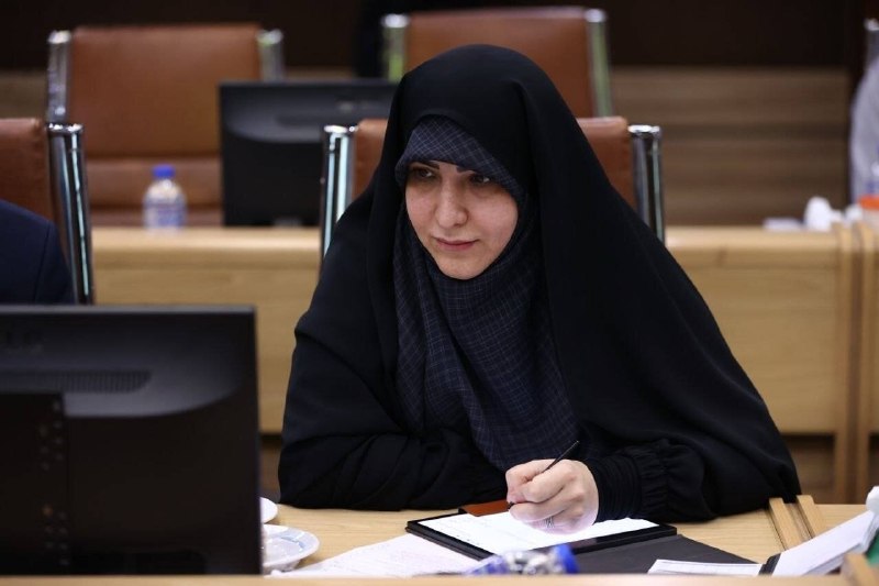 تریبون مجلس: 📌 قیصری خواستار اجرای برنامه ضربتی کاهش مصرف سوخت توسط خودروسازان شد🔹قیصری رئیس فراکسیون نظارت بر صنعت نفت، گاز و پتروشی