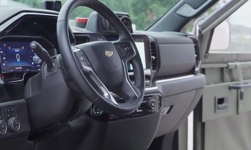 General Motors показал гибридный армейский броневик 5