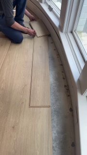 Полезный лайфхак Автор видео показывает, как подрезать ламинат на закруглённых участках. Дизайн и ремонт Please open Telegram to view this post VIE... - изображение 1 - telegram, view, полезный