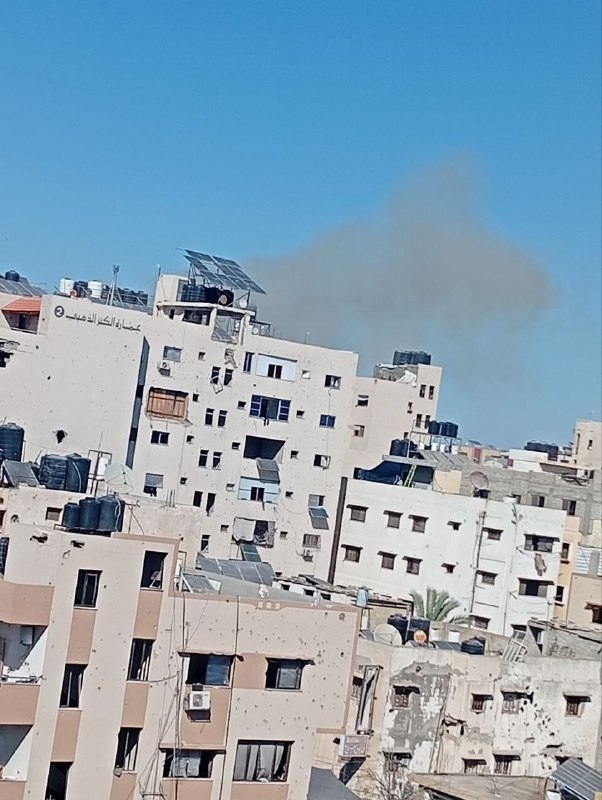 דחוף: נפצע מהפצצת מטוסי כיבוש, דירת מגורים בתוך בניין בשכונת אל-רימל בעיר עזה.