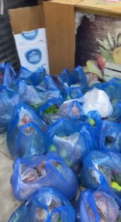 נדיבות ואחווה חברון" חנות מסחרית מספקת את כל הירקות והפירות למשפחות באזור "אלג'לדה" בחברון, כאשר המצור והתו…