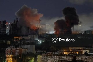 ВС РФ ночью нанесли удар по Киеву, заявили в Минобороны: ▪️По заявлениям ведомства, поражены предприятие "Радиоизмеритель", завод "Буревестник";▪️ВС РФ ночью нанесли удар по двум морским сухогрузам на переходе морем южнее Одессы;▪️Нанесен удар по логистиче