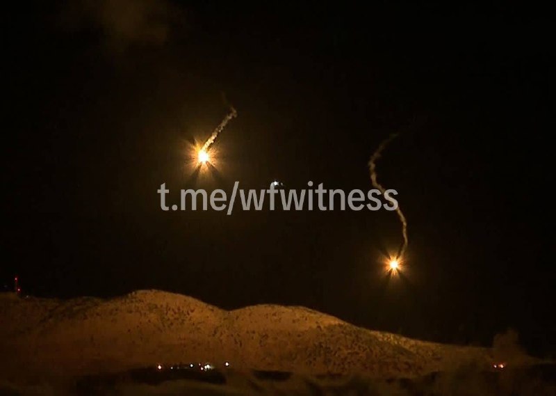 ️🇱🇧🇮🇱 תאורה ישראלית מתלקחת מעל העיירה הכבושה כפר שובא שברצועת הביטחון של דרום לבנון.