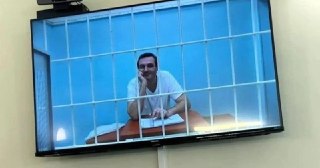 Во Владивостоке политзэка Артема Самсонова в очередной раз отказались выпустить из колонии строгого режима — несмотря на то, что тот болеет раком. И несмотря на то, что ходатайство об освобождении Самсонова по болезни подал сам начальник тюремной больницы.