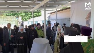 Патриарх Кирилл заложил первый камень в основание нового храма праведного Иоанна Кронштадтского при Иоанновском ставропигиальном женском монастыре. Глава русской православной церкви специально прибыл в Петербург и провёл торжественную службу в день памяти 