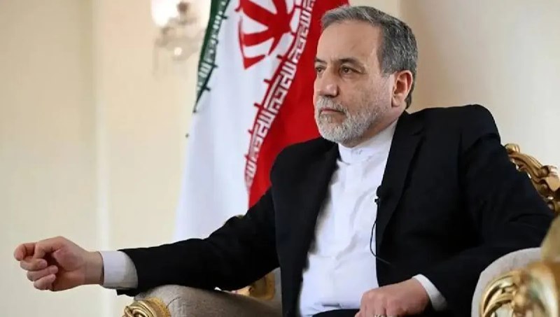 عصر ایران: روایت عراقچی از مذاکرات ایران و آمریکا و نقش پزشکیان در انتخاب قالیباف🔹وزیر امور خارجه همچنین سیاست خارجی ایران را به دو