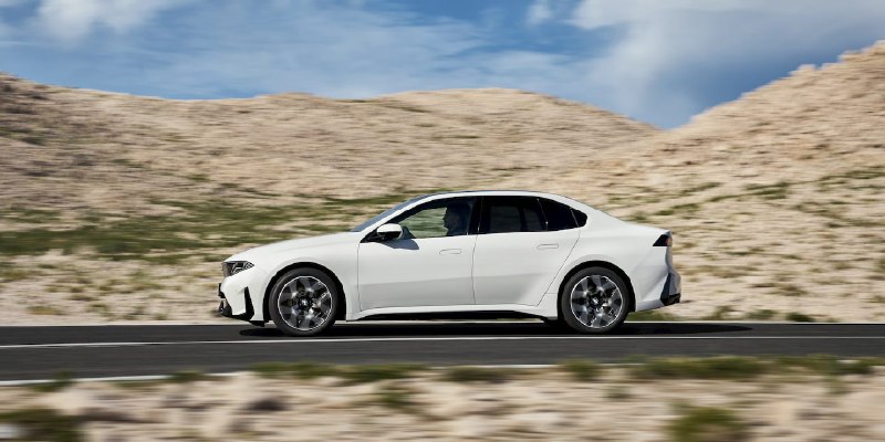 BMW i3 2027 года открыла приём заказов на ПОЛГОДА раньше — и очередь уже забита