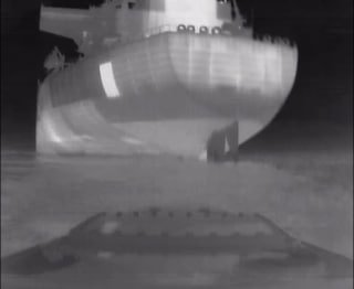 Зеленский заявил об ударе морскими дронами по двум российским танкерам около Новороссийска.«Эти танкеры активно применялись для перевозки нефти. Теперь не будут», — сообщил он.Российские власти об этом не сообщали.