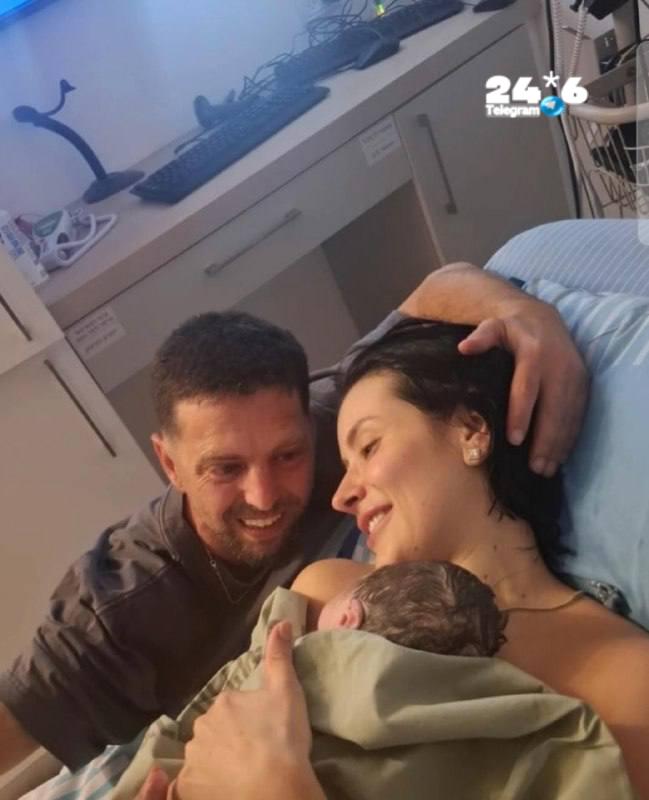 🇮🇱 שורד השבי אלקנה בוחבוט אבא בפעם השנייה. אחות לראם שיעלה בעוד כמה ימים לכיתה א'.