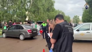 Школьника зарезали в Башкирии за пакет с продуктами — местный житель подкараулил парня у магазина, нанёс несколько ударов ножом и украл авоську.21-летний Давид (имена мы изменили) вцепился в пакет 14-летнего Тимура у местного магазина и ударил мальчика нож